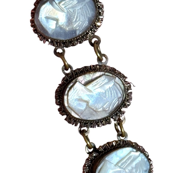 Elegant Antique carved MOP pearl multi Cameo Bracelet - Picture 8 of 8
